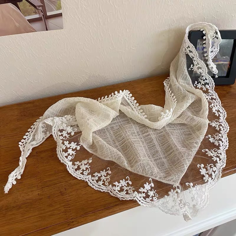 Women Accessories Photos - Fashion Lace Triangle Headscarf Romantic Floral